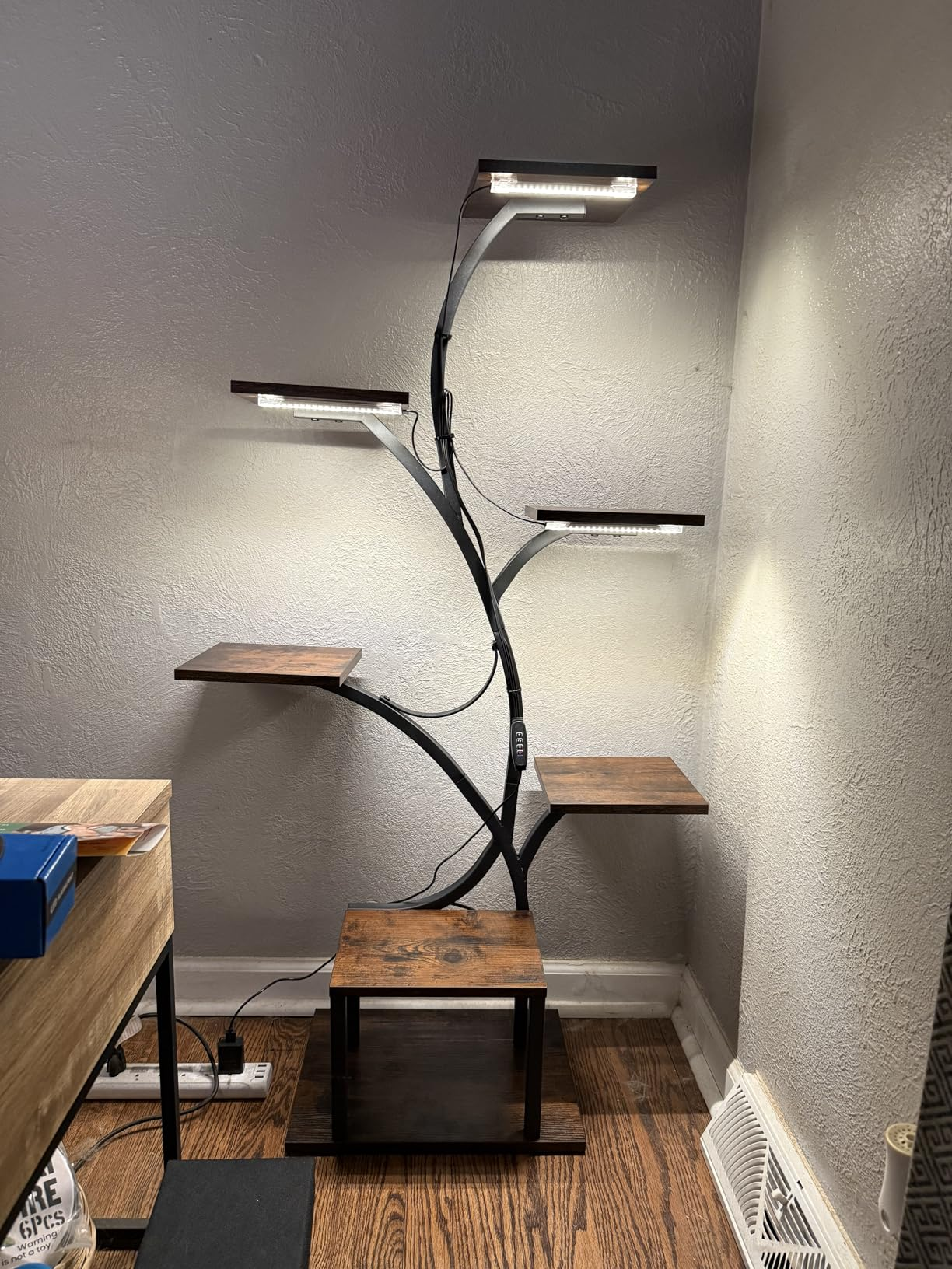 LumiPlant met verlichting in een plantenhoek